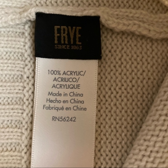 Frye Off White Cream Beanie Hat & Multicolor Soft Fuzzy Boot Socks Gift Set New - Picture 9 of 10